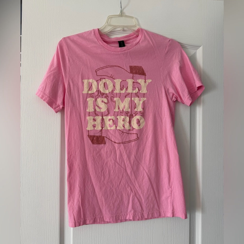 Dolly Is My Hero Pink Graphic Tee Small